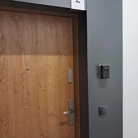 Mieszkanie Ptasia 20 Obok Stadionu I Lotniska Z Darmowym Parkingiem -self Check In Apartament *